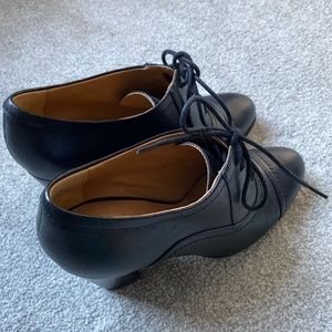 Lace up block heeled shoes